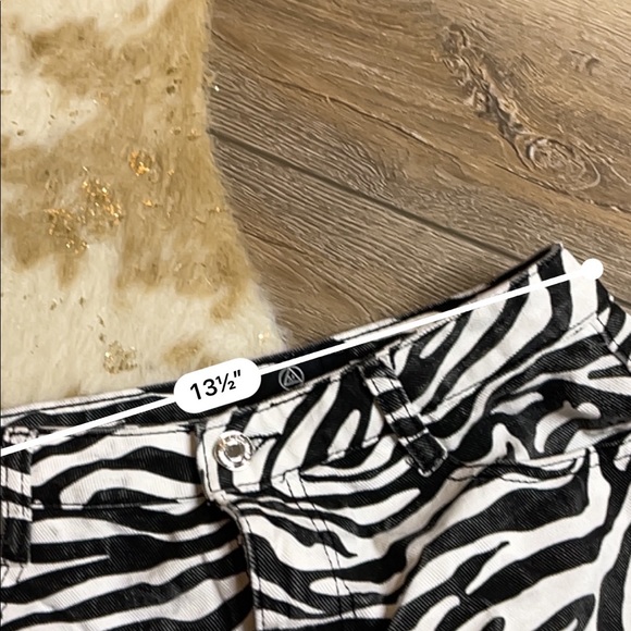 Missguided zebra black white mini denim skirt - Picture 3 of 4